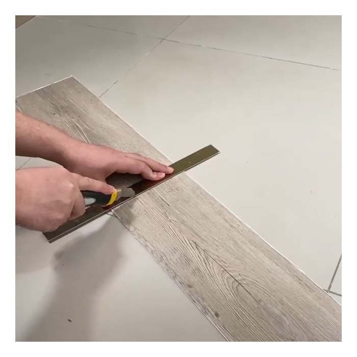 Piso Adesivo Amadeirado Sanremo De Facil Aplicacao Grudado É indispensável que elas possuam mesma largura e comprimento, para. piso adesivo amadeirado sanremo 7unid 91 4 x 15 2 cm