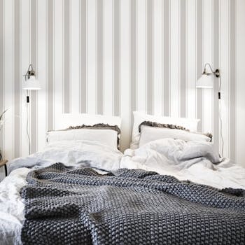 paredes do quarto de casal com listras cinza crie uma decoracao elegante e atemporal